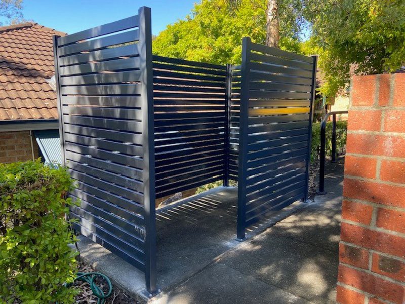 Rubbish bin enclosure