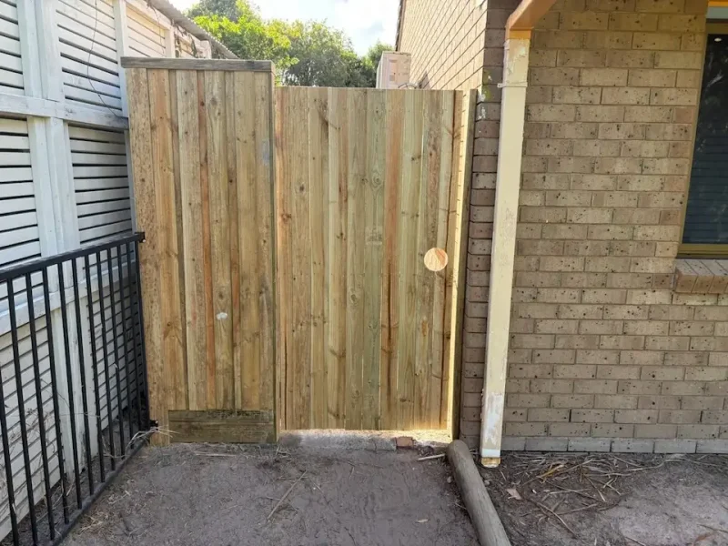gympie-fences-timber-colorbond_8.webp