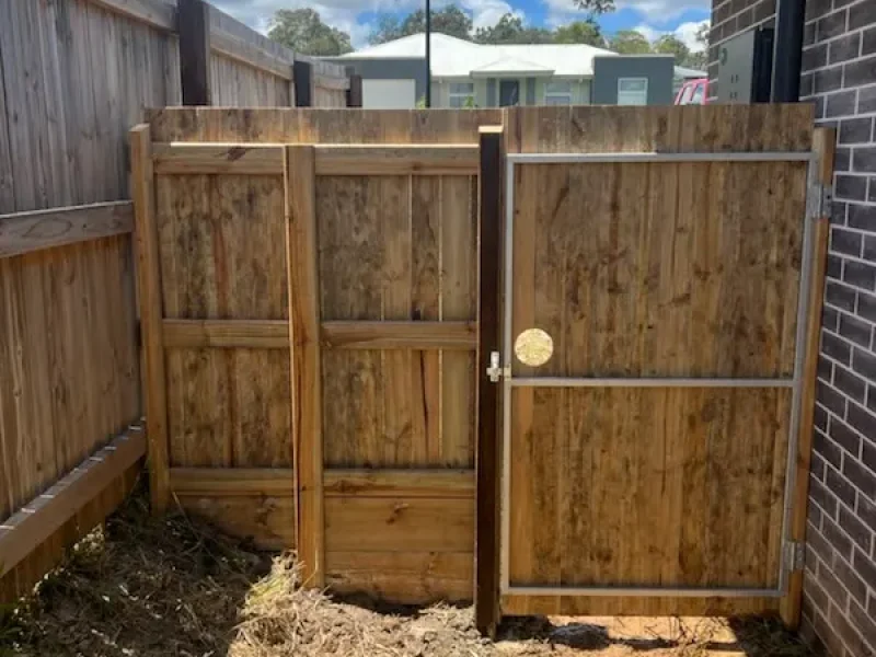 gympie-fencing-timber-11.webp