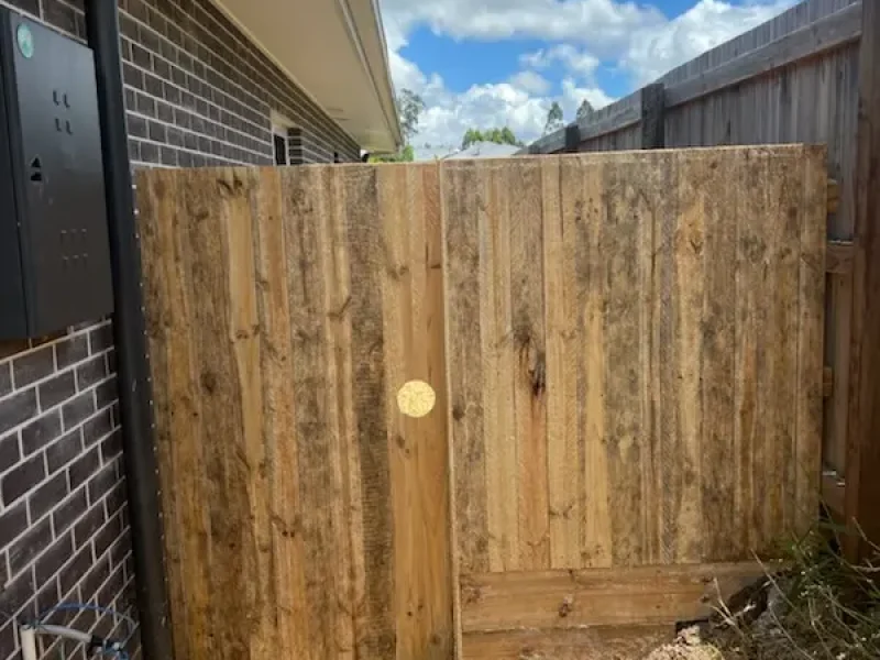 gympie-fencing-timber-12.webp